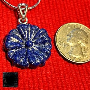 LAPIS LAZULI, THICK PENDANT. FLOWER MOTIF, 18"/STERLING SILVER CHAIN.
